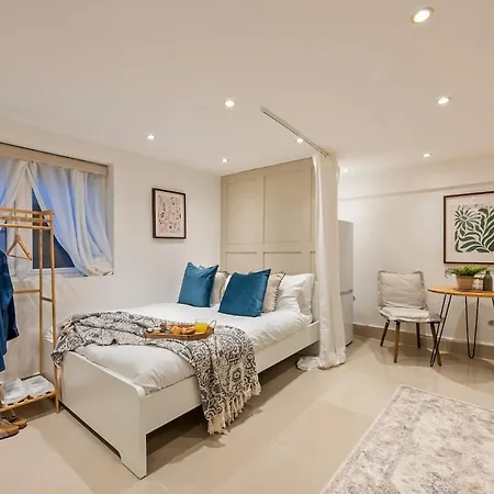 Chic Hideaway In Little Venice